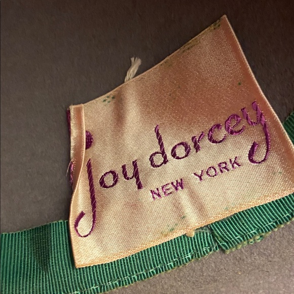 Joy Dorcey New York Doeskin Felt 100% Wool
Wide Brim Gray Hat. - Picture 5 of 5